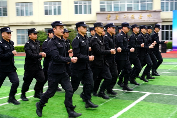 县公安局举行2019年度全警练兵动员大会
